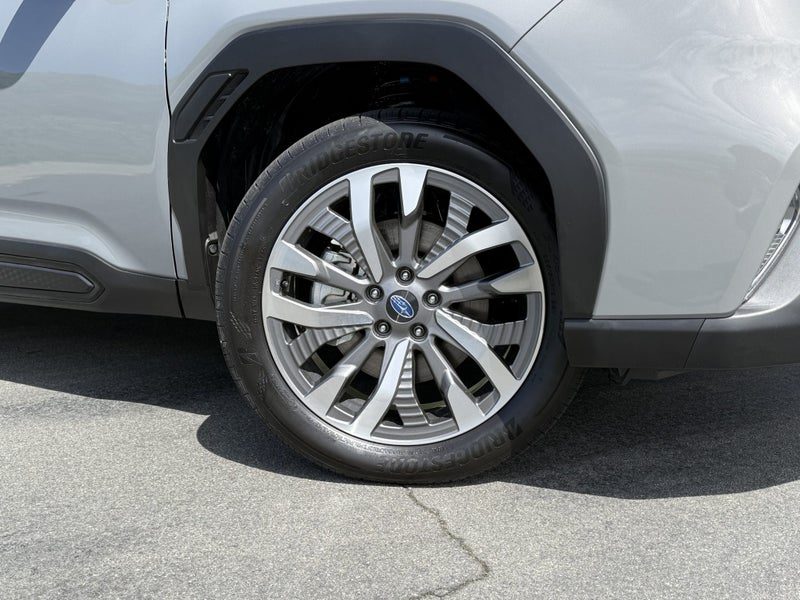 2026 Subaru Forester Hybrid AWD Touring Wagon CVT, photo 2