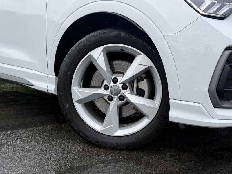 2020 Audi Q3 45 TFSI S Line Quattro, photo 2