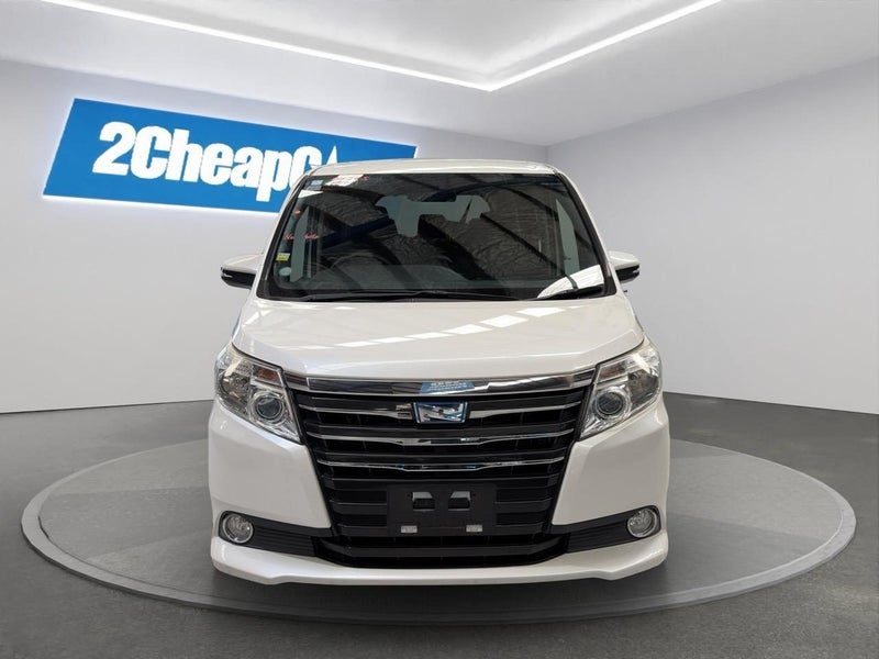 2014 Toyota Noah Hybrid X, photo 2
