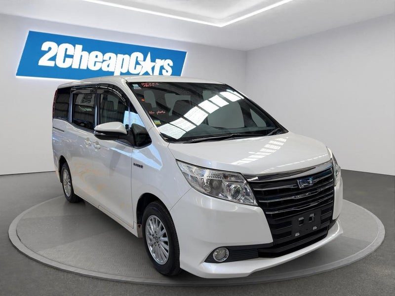 2014 Toyota Noah Hybrid X, photo 3
