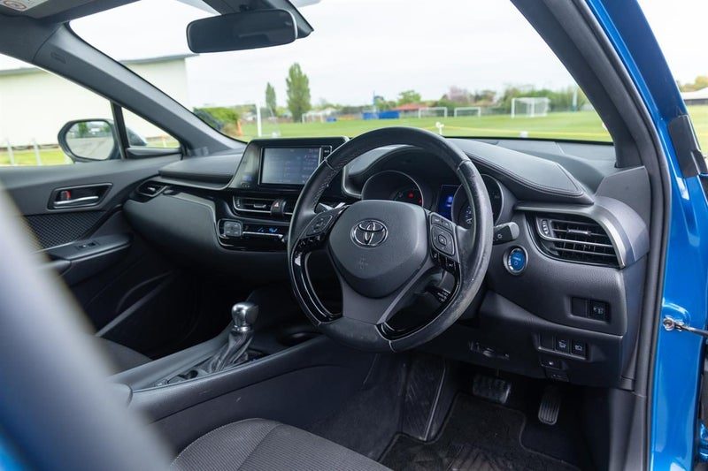 2017 Toyota C-HR (CHR) Hybrid S, photo 2