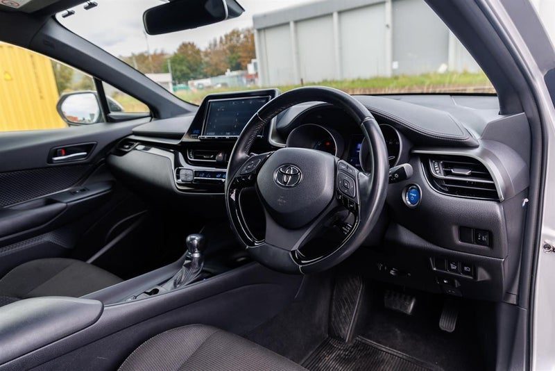 2017 Toyota C-HR (CHR) Hybrid S, photo 2