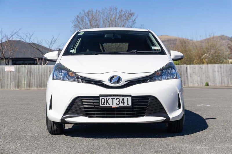 2015 Toyota Vitz, photo 3