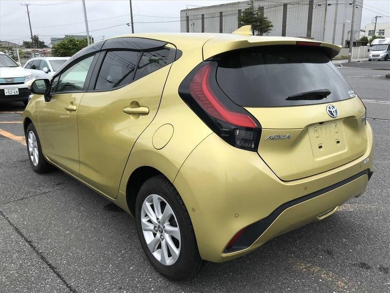 2021 Toyota Aqua Hybrid Z, photo 2