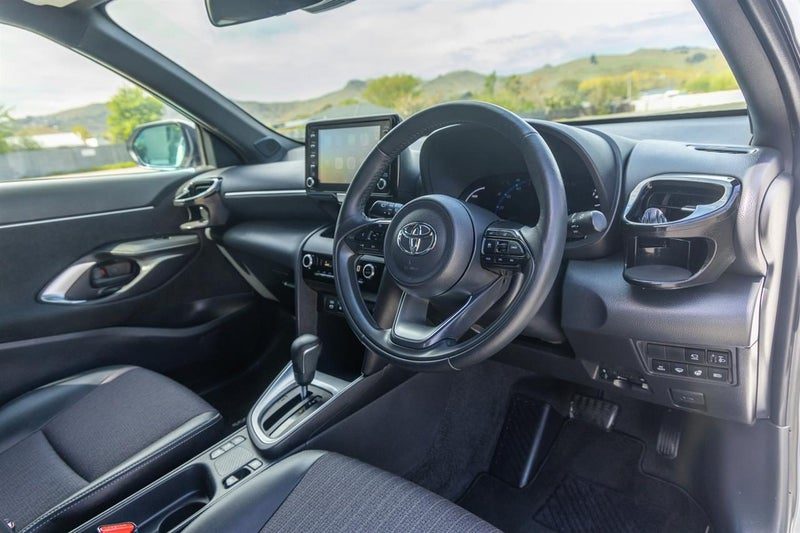 2024 Toyota Yaris Cross Hybrid Z, photo 2