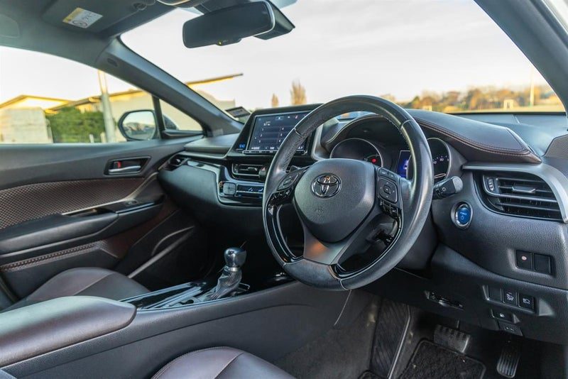 2017 Toyota C-HR (CHR) Hybrid G, photo 2