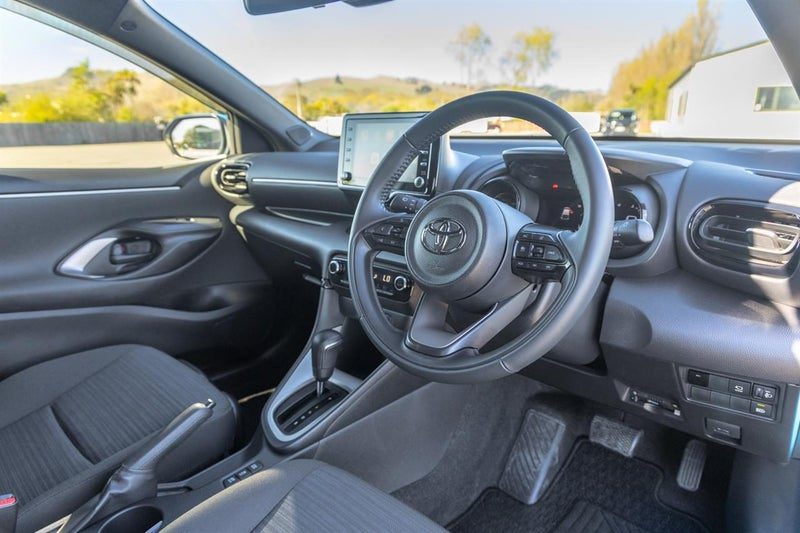 2021 Toyota Yaris Hybrid Z, photo 2