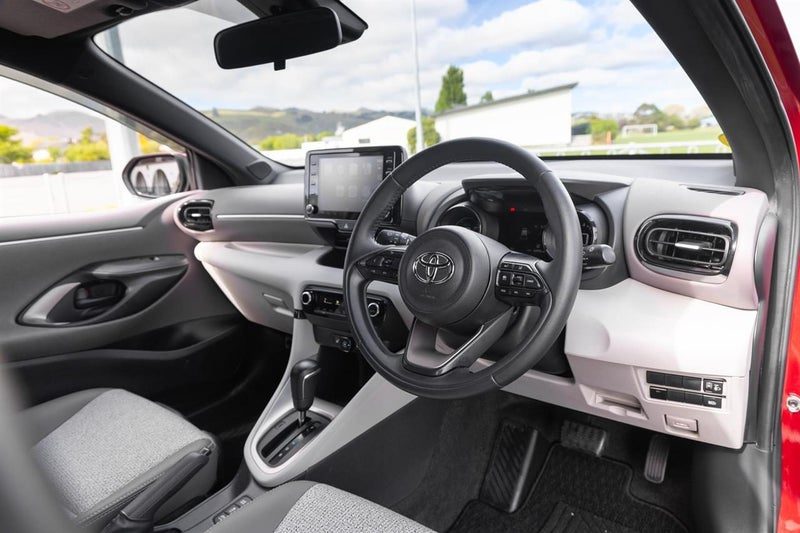 2020 Toyota Yaris Hybrid Z, photo 2