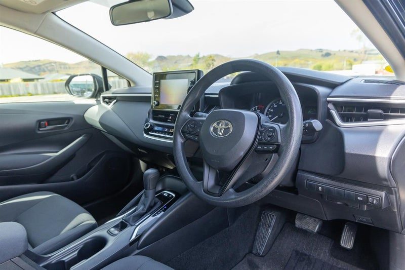 2020 Toyota Corolla Touring Hybrid GX, photo 2