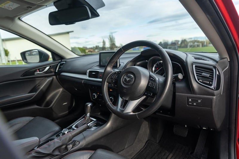 2014 Mazda Axela 20S Touring L Package, photo 2