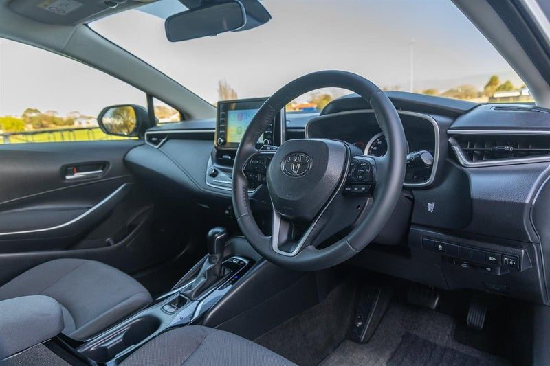 2019 Toyota Corolla Touring Hybrid S, photo 2