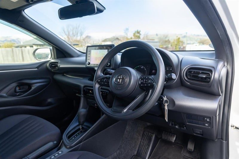 2021 Toyota Yaris Hybrid X, photo 2