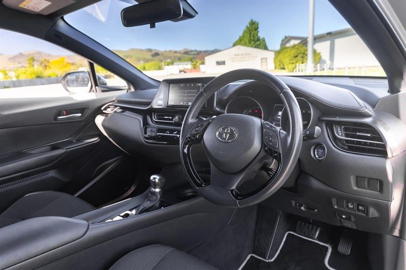 2017 Toyota C-HR (CHR) Hybrid S LED Package, photo 2