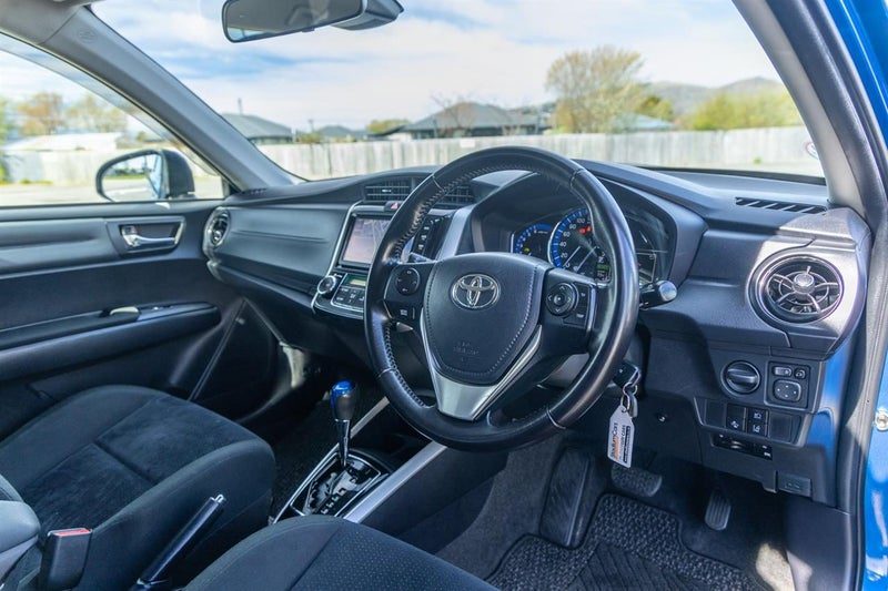 2015 Toyota Corolla Fielder Hybrid G Aero Tourer, photo 2