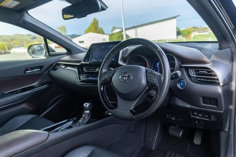 2017 Toyota C-HR (CHR) Hybrid G, photo 2