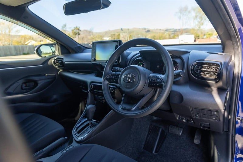 2020 Toyota Yaris Hybrid G, photo 2