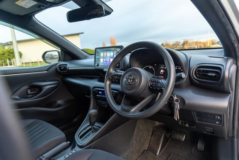 2021 Toyota Yaris Hybrid X, photo 2