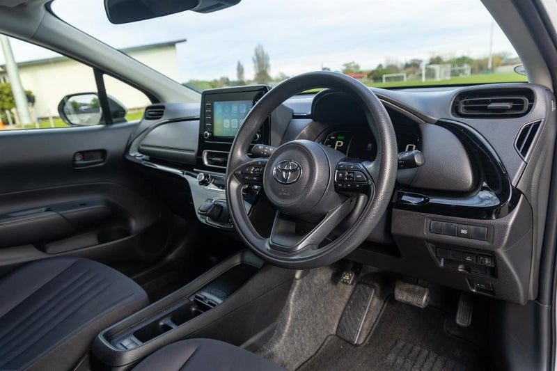 2021 Toyota Aqua Hybrid X, photo 2