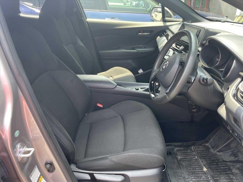 2017 Toyota C-HR (CHR) Hybrid S, photo 3