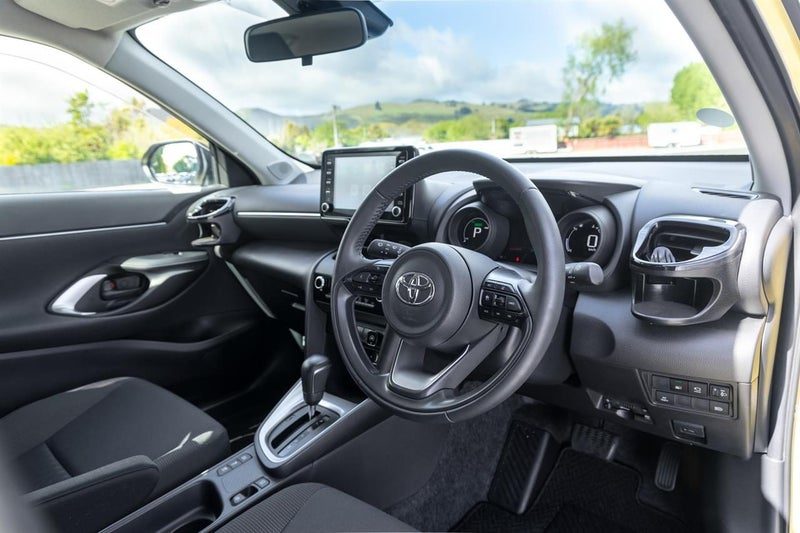 2021 Toyota Yaris Cross Hybrid G, photo 2
