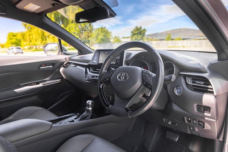2017 Toyota C-HR (CHR) Hybrid G, photo 2
