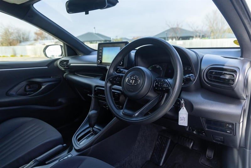 2021 Toyota Yaris Hybrid X, photo 2