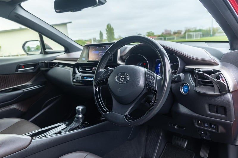 2017 Toyota C-HR (CHR) Hybrid G, photo 2