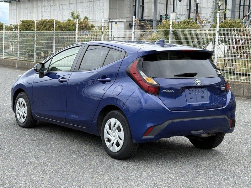 2021 Toyota Aqua Hybrid X, photo 2