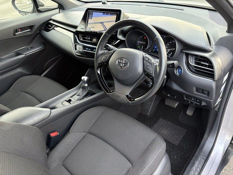2017 Toyota C-HR (CHR) Hybrid S, photo 2