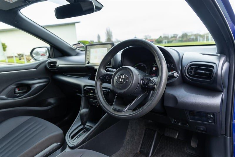 2021 Toyota Yaris Hybrid X, photo 2