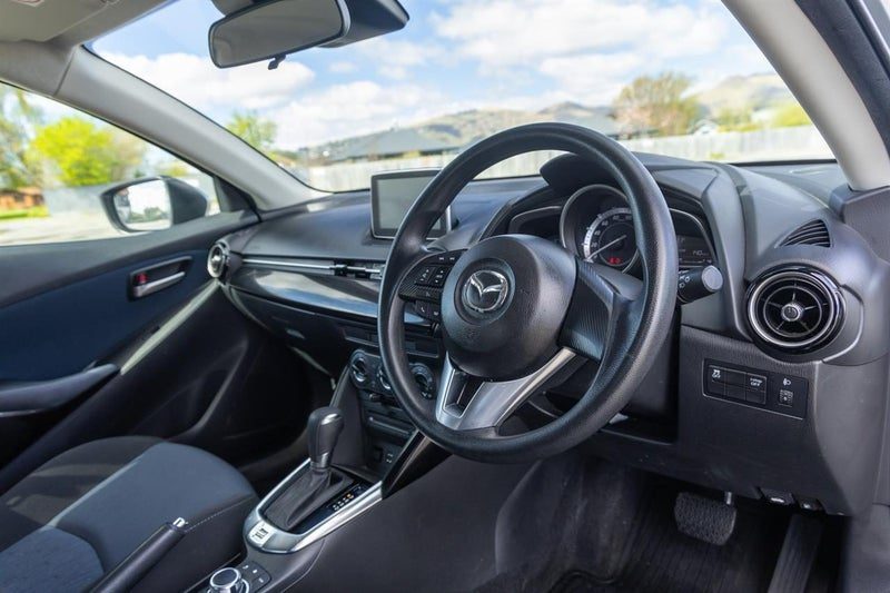 2015 Mazda Demio 13S AWD, photo 2