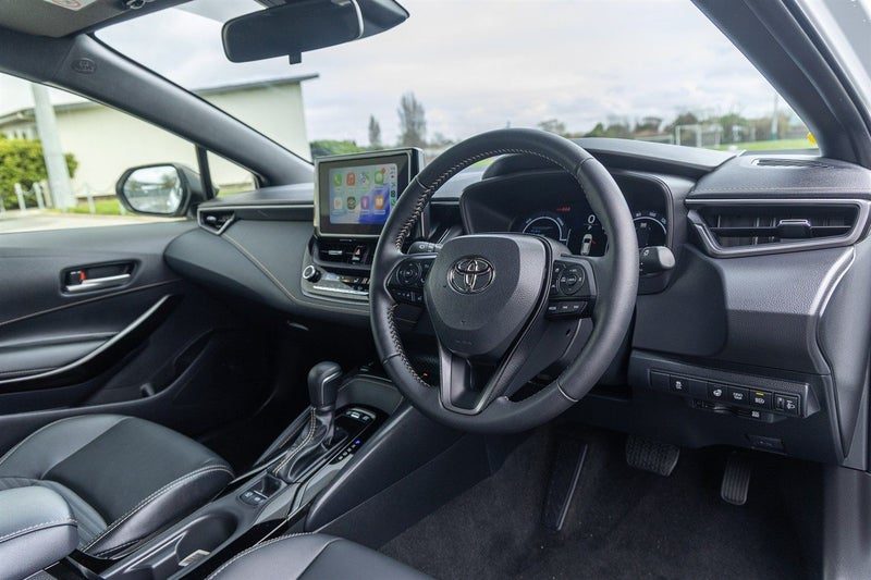 2025 Toyota Corolla Touring Hybrid WXB, photo 2
