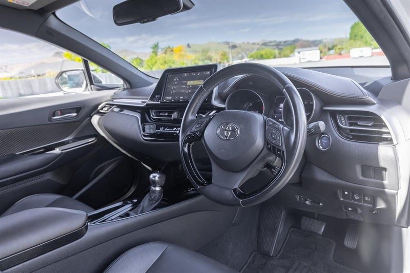 2017 Toyota C-HR (CHR) Hybrid G, photo 2
