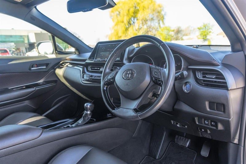 2017 Toyota C-HR (CHR) Hybrid G, photo 2