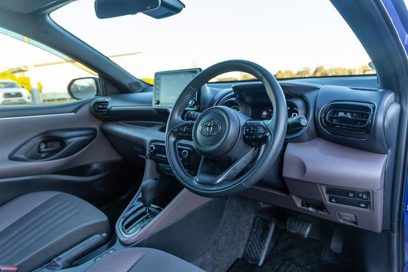 2021 Toyota Yaris Hybrid G, photo 2
