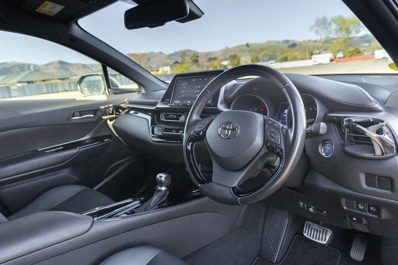 2017 Toyota C-HR (CHR) Hybrid G, photo 2