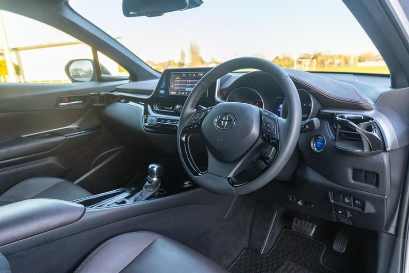 2017 Toyota C-HR (CHR) Hybrid G, photo 2
