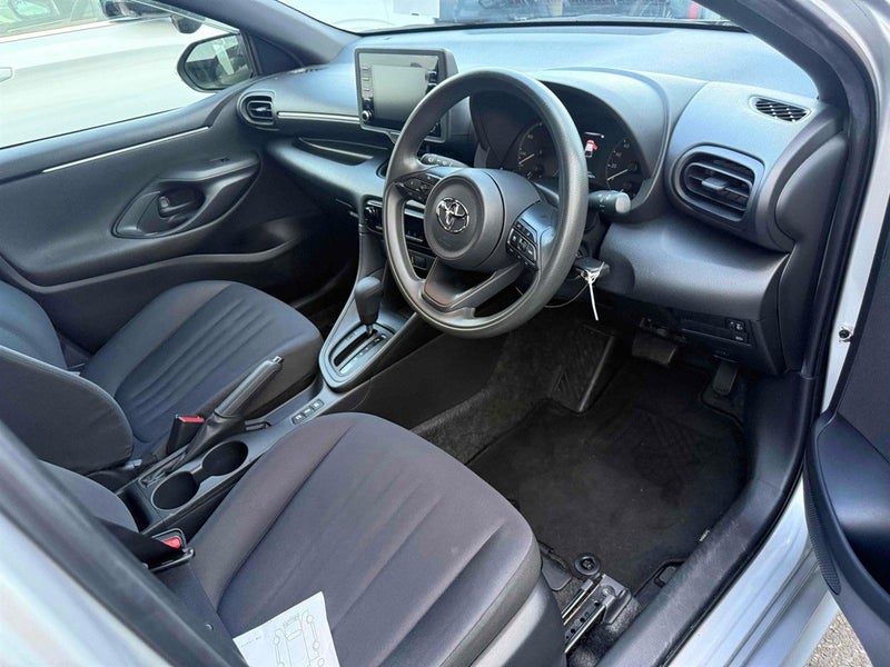 2020 Toyota Yaris Hybrid X, photo 2
