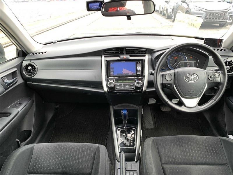 2015 Toyota Corolla Fielder Hybrid G Aero Tourer, photo 2