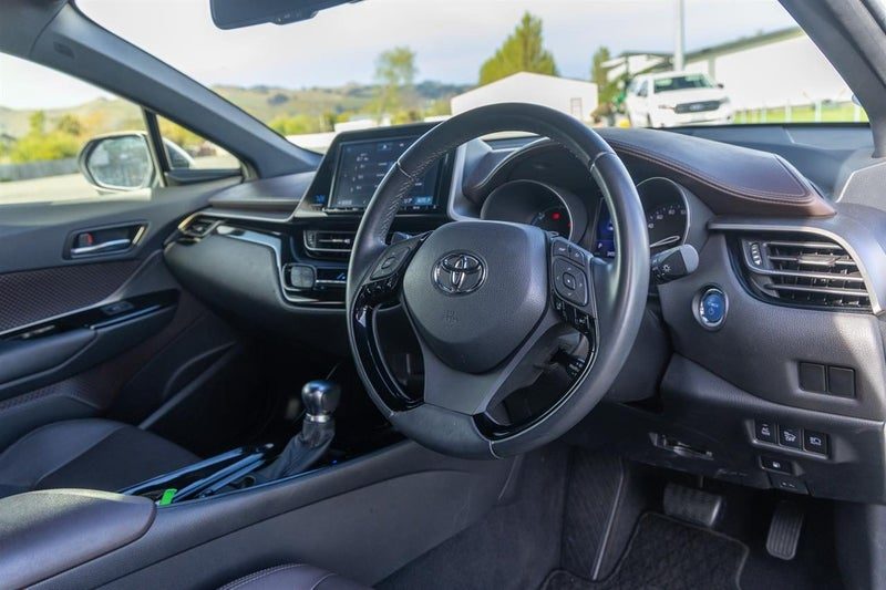 2017 Toyota C-HR (CHR) Hybrid G, photo 2