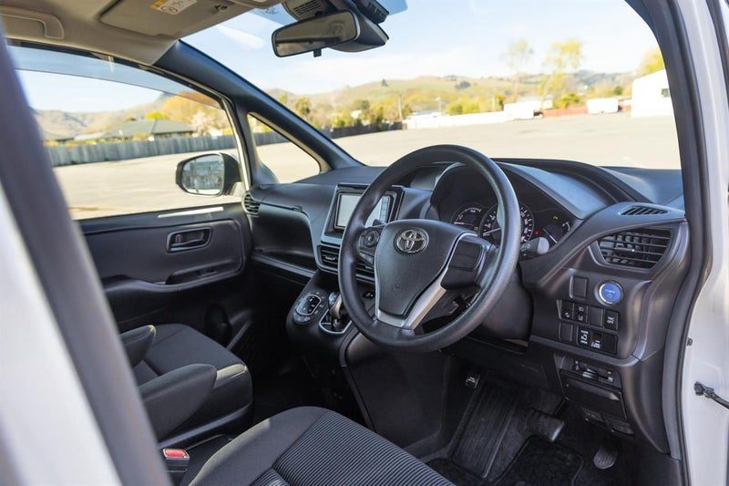 2020 Toyota Noah HYBRID X, photo 2