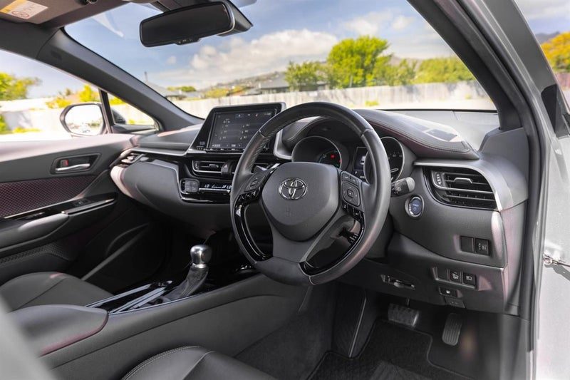 2017 Toyota C-HR (CHR) Hybrid G, photo 2