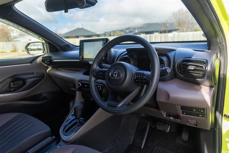 2020 Toyota Yaris Hybrid G, photo 2