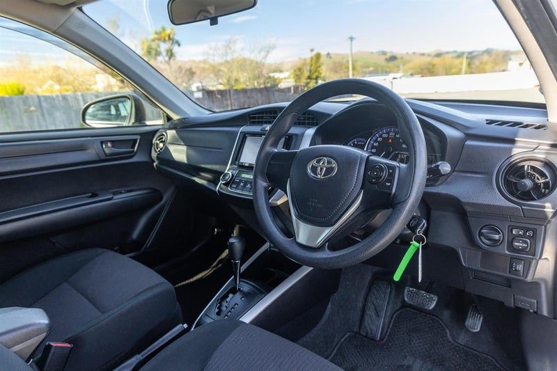 2017 Toyota Corolla Fielder Hybrid, photo 2