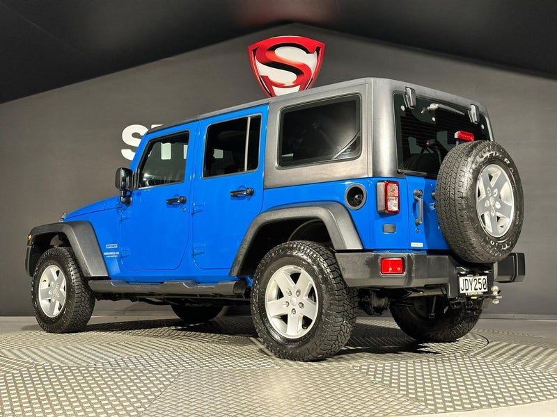 2011 Jeep Wrangler Unlimited 4WD, photo 3