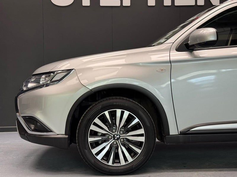 2022 Mitsubishi Outlander LS 4WD 7 Seater, photo 3