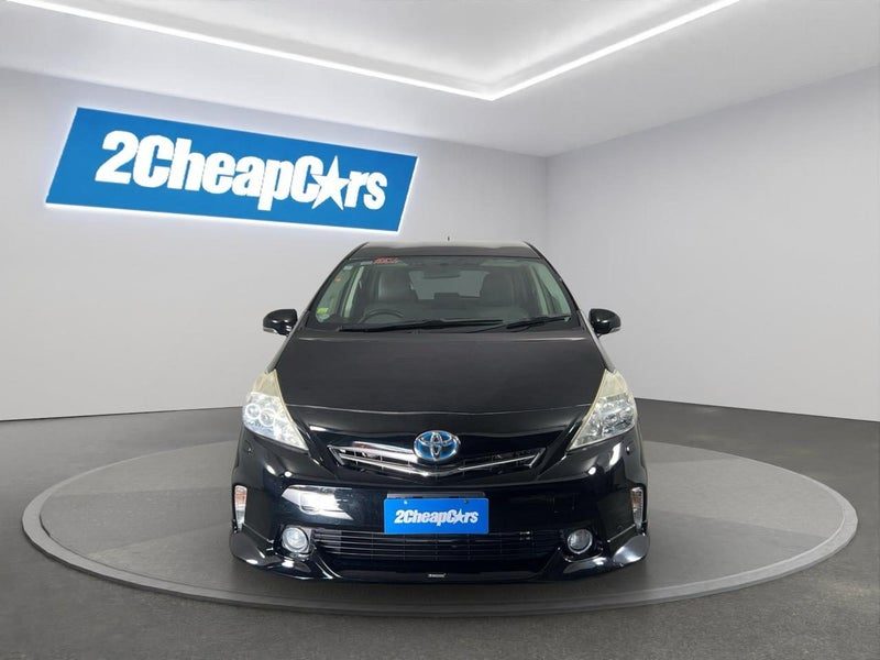 2013 Toyota Prius Alpha G, photo 2