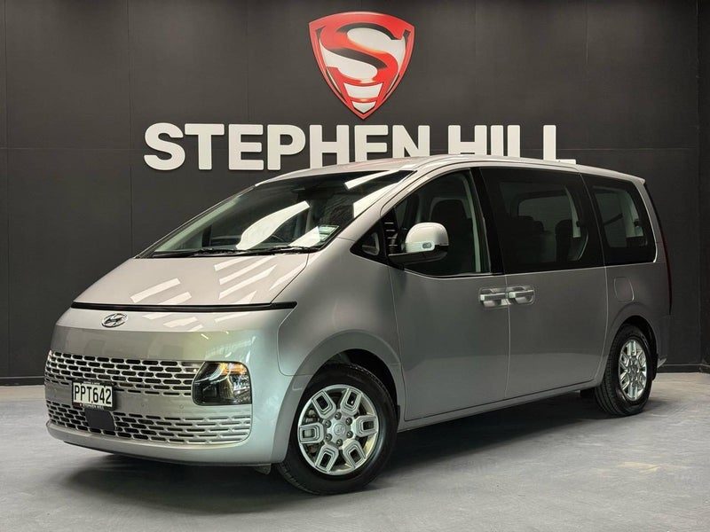2022 Hyundai Staria 8 seater Coach