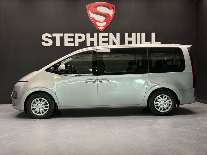 2022 Hyundai Staria 8 seater Coach, photo 2