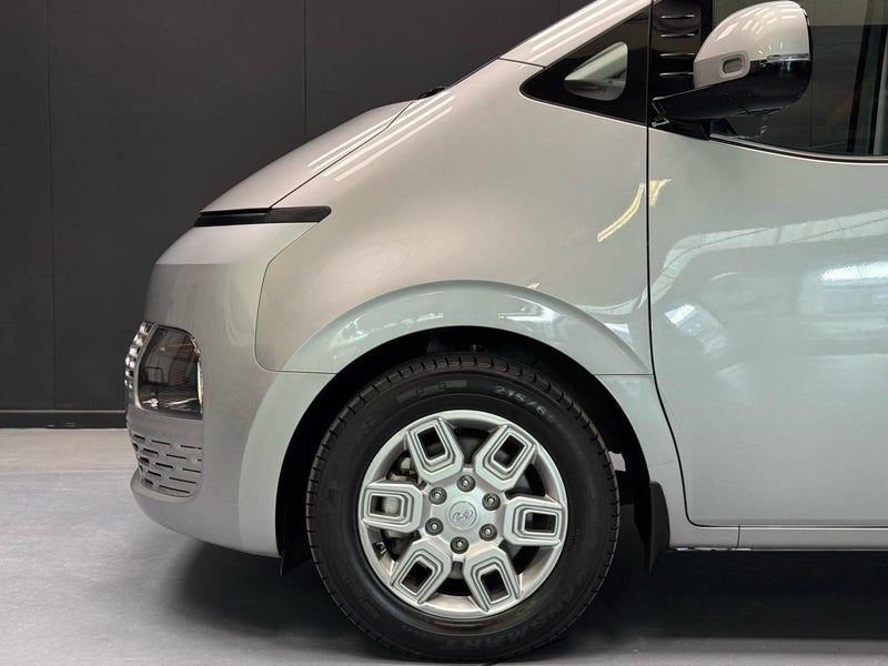 2022 Hyundai Staria 8 seater Coach, photo 3
